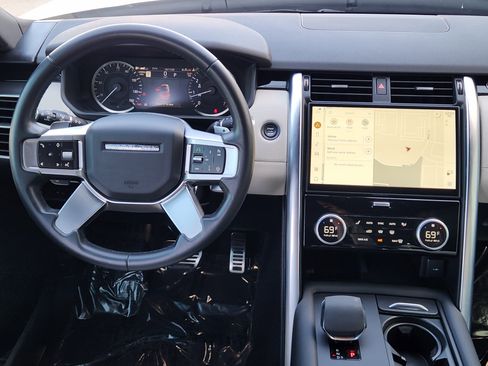 Certified 2023 Land Rover Discovery S R-Dynamic image 29