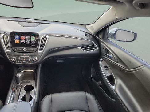 Used 2018 Chevrolet Malibu LT w/ Leather Package FWD image 7