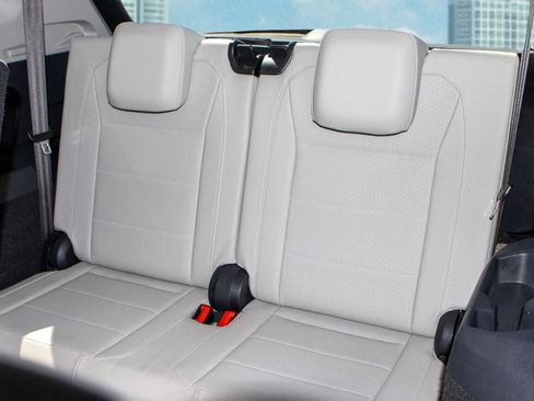 Used 2019 Volkswagen Tiguan SEL image 19