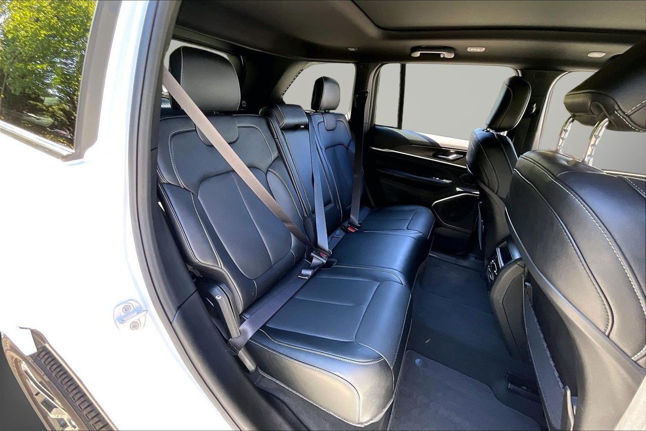 Used 2026 Jeep Grand Cherokee Limited AWD/4WD image 25