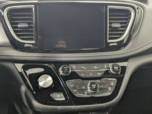 New 2026 Chrysler Pacifica Select FWD image 21