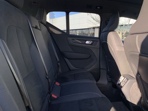 Used 2025 Volvo XC40 B5 Plus image 33