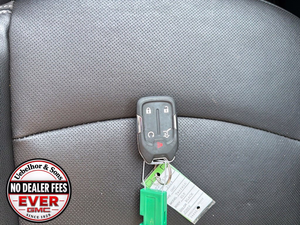 Used 2024 GMC Terrain SLT AWD/4WD image 32