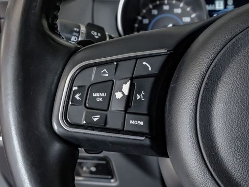 Used 2019 Jaguar F-PACE Premium AWD/4WD image 16
