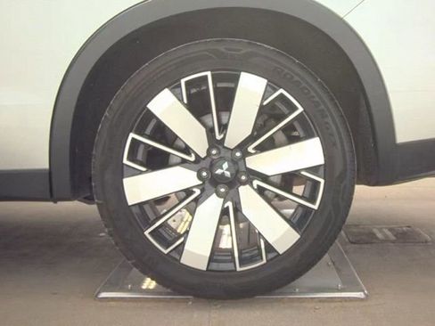 Used 2025 Mitsubishi Outlander AWD image 21