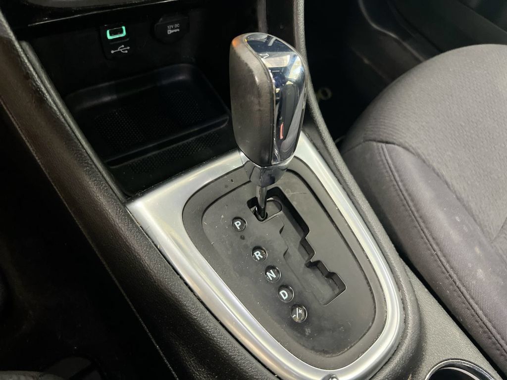 Used 2013 Chrysler 200 Touring FWD image 16