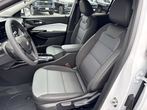 New 2026 Chevrolet Trax LT w/ LPO, Blackout Package image 11