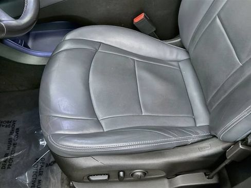 Used 2018 Buick Enclave Essence FWD image 19