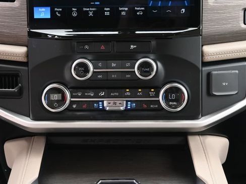 Used 2024 Ford Expedition Limited image 18