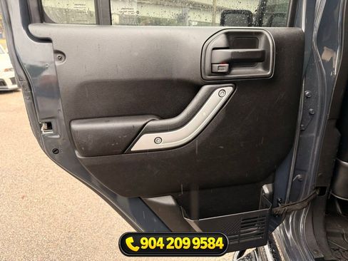 Used 2015 Jeep Wrangler Unlimited Sahara w/ Connectivity Group AWD/4WD image 15