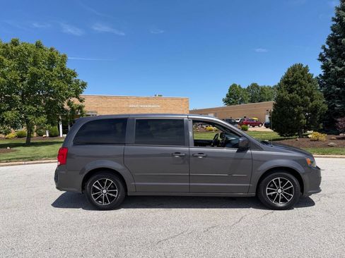 Used 2017 Dodge Grand Caravan SE FWD image 5