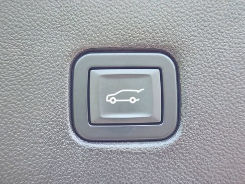 Used 2019 Chevrolet Blazer Premier w/ Driver Confidence II Package FWD image 18