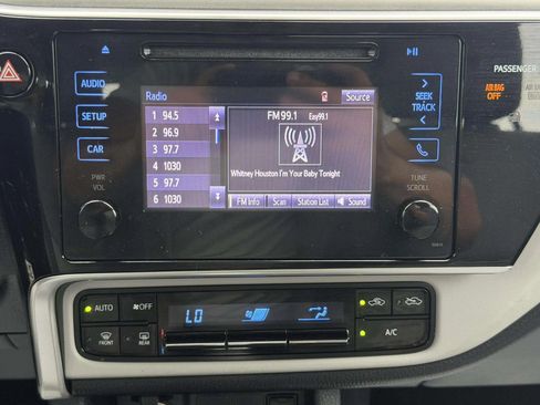 Used 2017 Toyota Corolla LE w/ Carpet Mat Package (TMS) FWD image 31