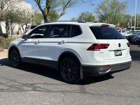 Used 2024 Volkswagen Tiguan SE FWD image 3