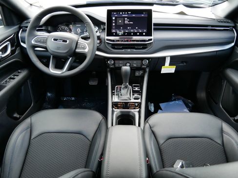 New 2026 Jeep Compass Latitude image 12