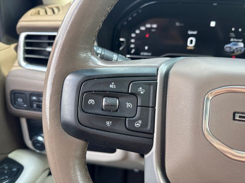 Used 2022 GMC Yukon Denali RWD image 32