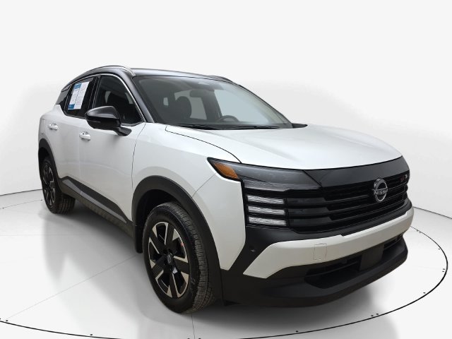 Used 2025 Nissan Kicks SR FWD image 3