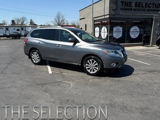 Used 2016 Nissan Pathfinder SV video 1