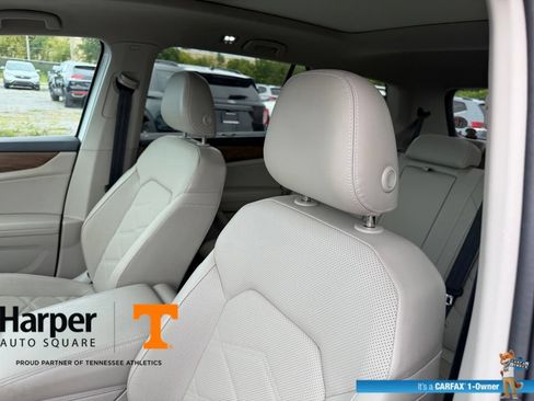 Used 2024 Volkswagen Atlas SE w/ Panoramic Sunroof Package AWD/4WD image 12