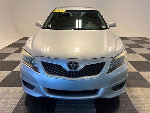Used 2011 Toyota Camry SE image 2
