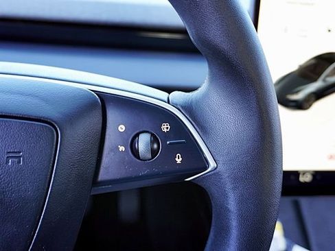 Used 2024 Tesla Model 3 Standard Range image 38