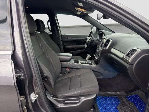 Used 2018 Jeep Grand Cherokee Laredo AWD/4WD image 18
