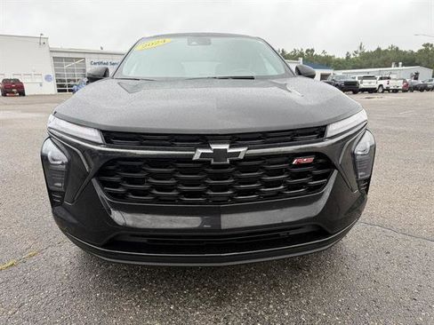 Used 2024 Chevrolet Trax RS w/ Driver Confidence Package image 2