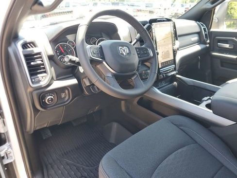 New 2025 RAM 2500 Big Horn AWD/4WD image 17