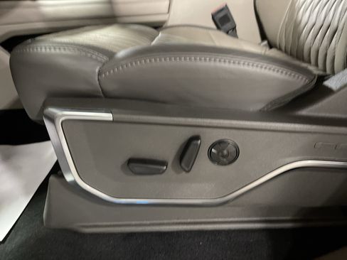 Used 2026 Ford F350 Platinum w/ Platinum Plus Package image 14