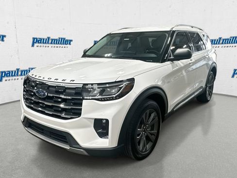 Used 2025 Ford Explorer Active w/ Active Comfort Package AWD/4WD image 1