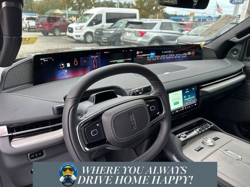 Used 2025 Lincoln Navigator Reserve w/ Jet Appearance Package AWD/4WD image 9
