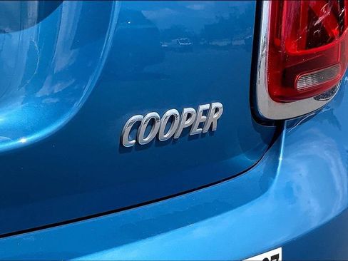 Used 2022 MINI Cooper 4-Door Hardtop FWD image 8