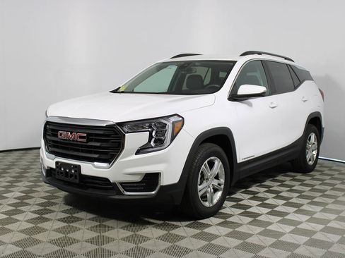 Used 2023 GMC Terrain SLE w/ Driver Convenience Package image 3