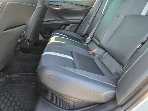 Used 2025 Toyota Camry SE image 11