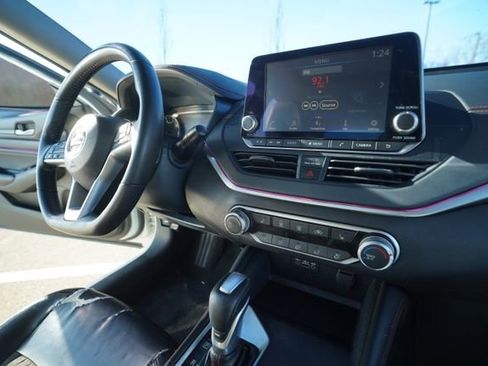 Used 2019 Nissan Altima 2.5 SR w/ SR Premium Package image 32