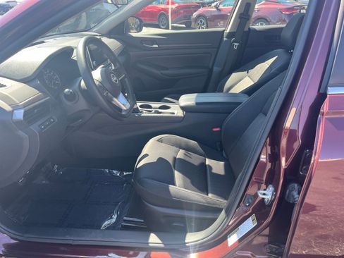 Used 2025 Nissan Altima 2.5 SV image 22