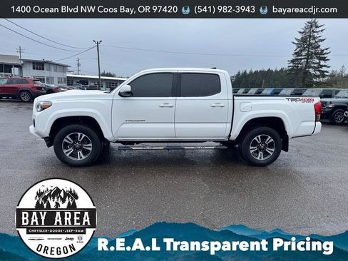 Used 2017 Toyota Tacoma 4x4 Double Cab image 9