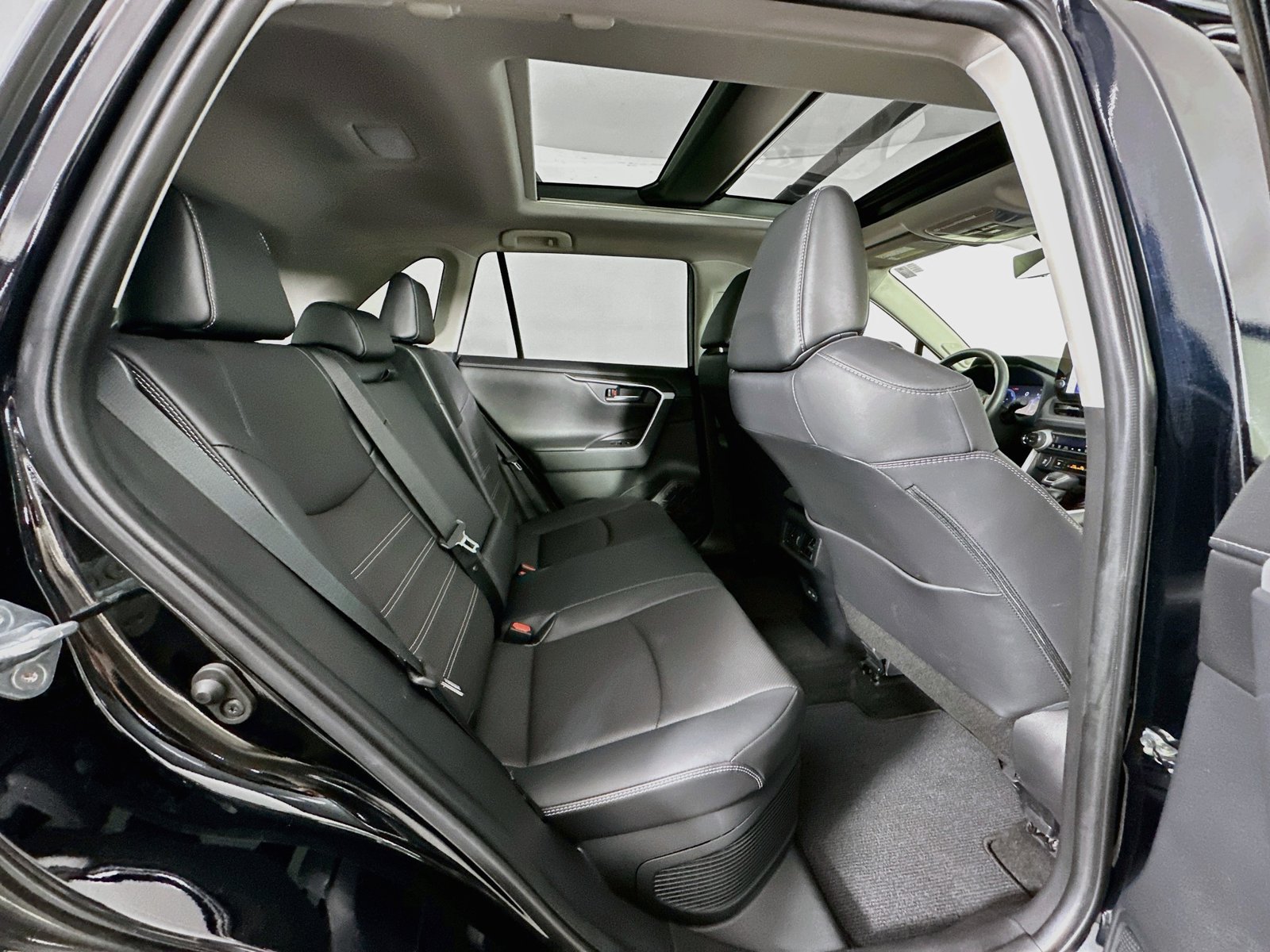 Certified 2025 Toyota RAV4 Limited w/ Advanced Technology Package AWD/4WD image 29