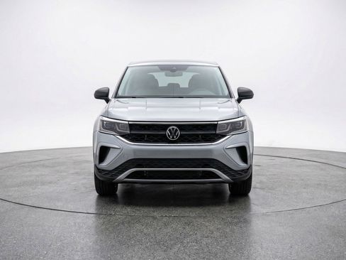 Used 2025 Volkswagen Taos S image 2