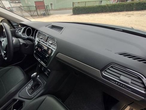 Used 2020 Volkswagen Tiguan SE image 30