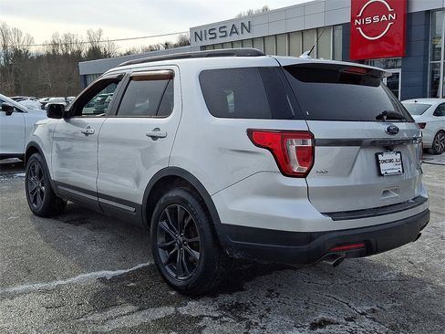 Used 2018 Ford Explorer XLT w/ Equipment Group 202A image 4