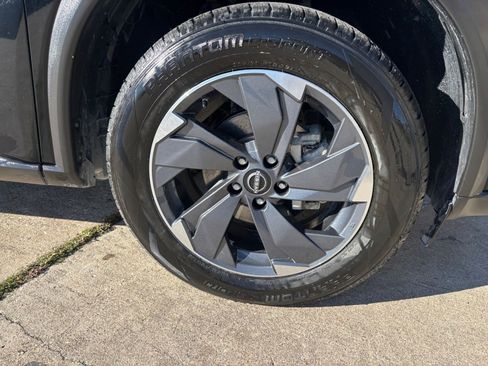 Used 2025 Nissan Rogue SV image 31