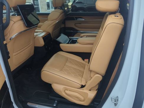 Used 2024 Jeep Grand Wagoneer Series III w/ Rear Seat Video Group 1 AWD/4WD image 41
