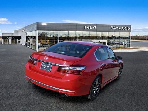 Used 2017 Honda Accord Sport image 3