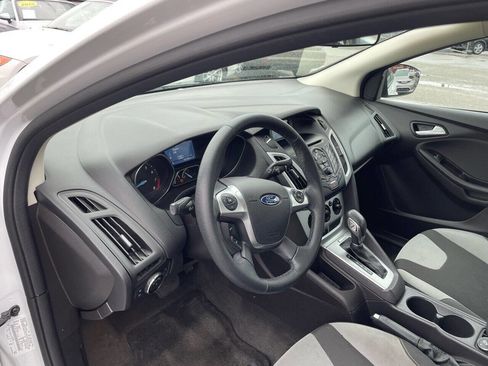 Used 2014 Ford Focus SE w/ SE Sport Package image 19