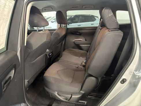 Used 2023 Toyota Highlander LE FWD image 6