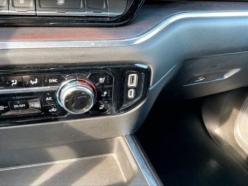 Used 2023 GMC Sierra 1500 SLT w/ SLT Premium Package AWD/4WD image 25