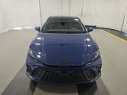Used 2025 Toyota Camry SE w/ Convenience Package FWD image 2
