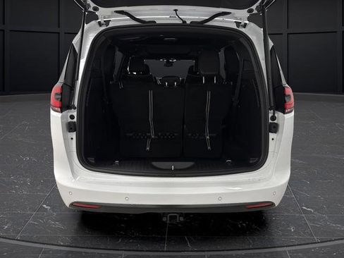 New 2026 Chrysler Pacifica Limited w/ Uconnect Theater Family Group image 16