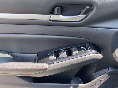 Used 2025 Nissan Altima 2.5 SR FWD image 19